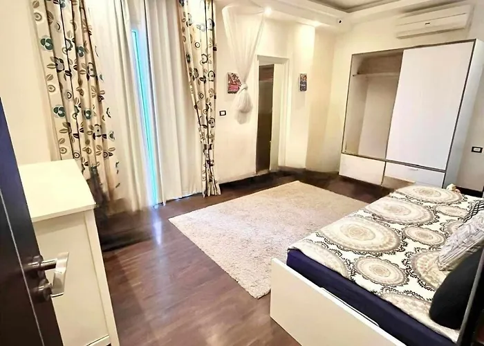 Family-friendly Getaway With Jacuzzi-garden-resort And Mountain Views