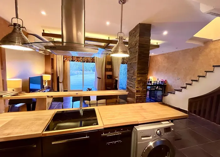 Villa Family-friendly Getaway With Jacuzzi-garden-resort And Mountain Views